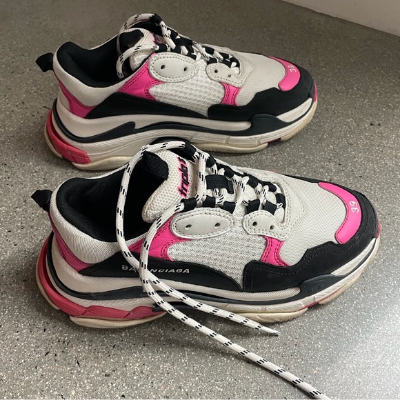 Balenciaga Triple S - Picture 3 of 10